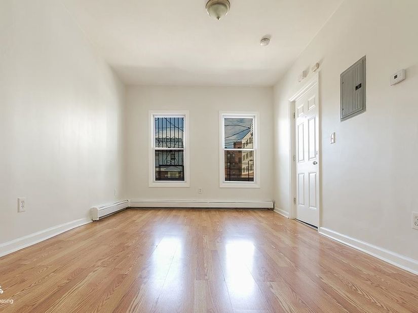 60 Dwight St, Jersey City NJ 07305