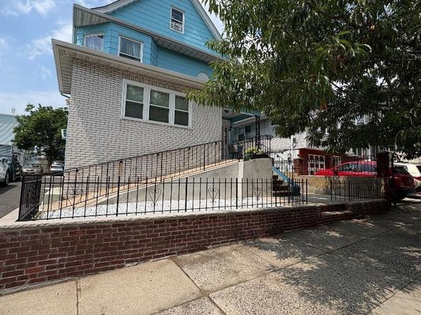 21 Danforth Ave, Jersey City NJ 07305