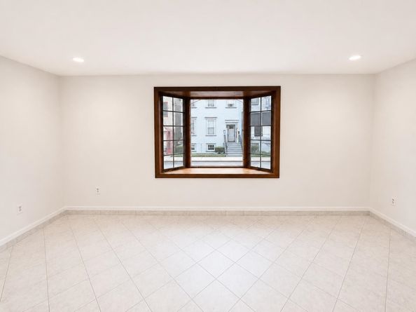 134 70th St, Guttenberg NJ 07093