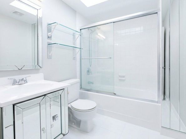 108 Harmon Cove Tower, Secaucus NJ 07094