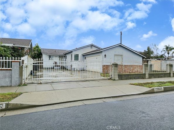 11825 Menlo Avenue, Hawthorne CA 90250