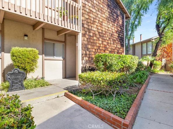 1044 Cabrillo Park B, Santa Ana CA 92701
