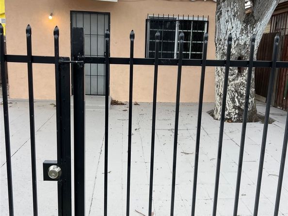 10529 Grape, Los Angeles CA 90002