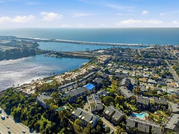 4021 Layang Layang Circle