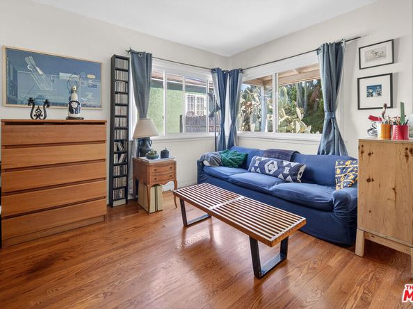 2563 Walnut Avenue, Venice CA 90291