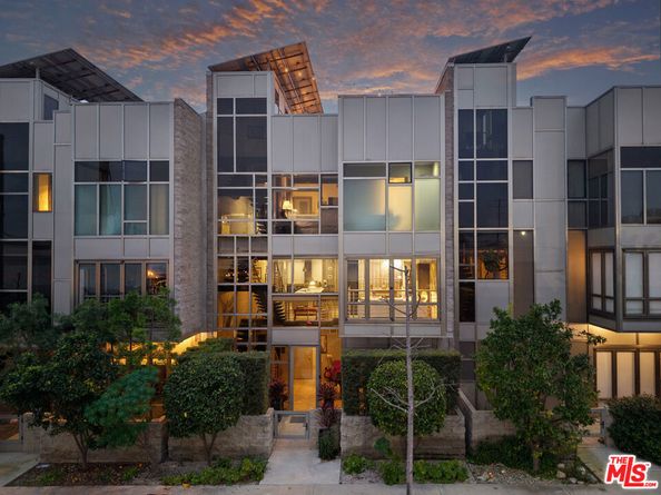 3240 Casitas Avenue, Los Angeles CA 90039