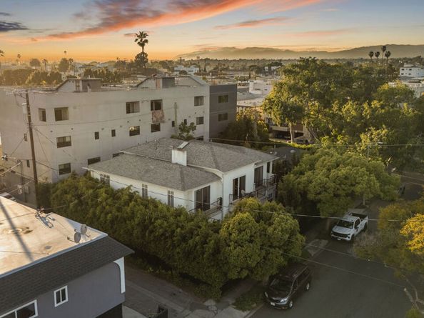 3943 Wade Street, Los Angeles CA 90066