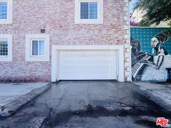 2225 N Cahuenga Boulevard, Los Angeles CA 90068