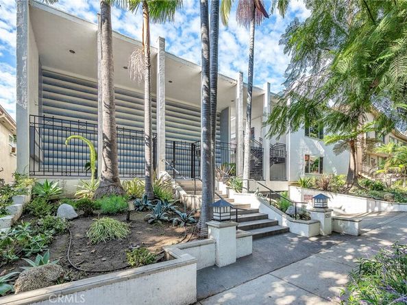 1255 N Harper 23, West Hollywood CA 90046