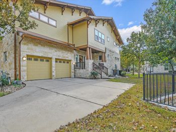 2930 Grand Oaks LOOP