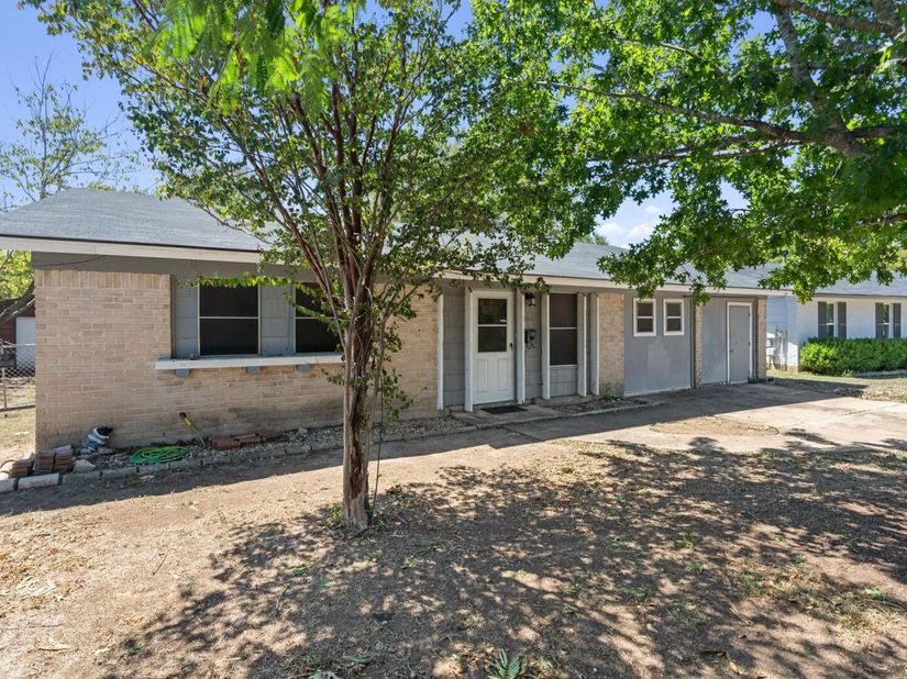 5111 Meadow Creek DR, Austin TX 78745
