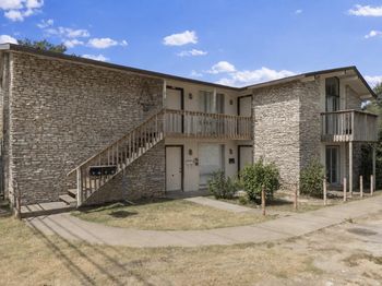 2507 Manor CIR
