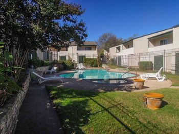 6718 Silvermine Dr
