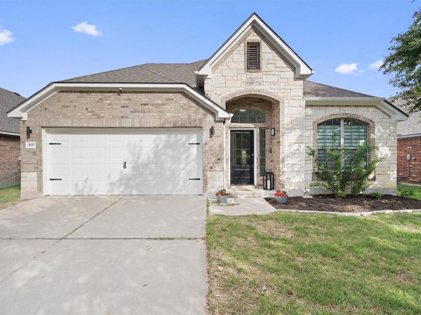 505 Bluehaw DR, Georgetown TX 78628