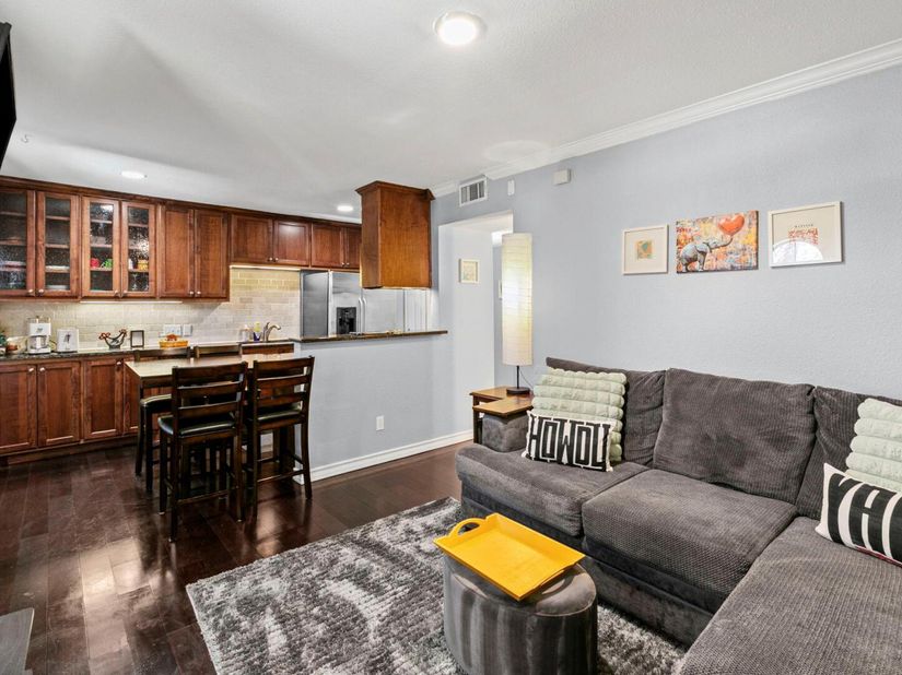 407 E 45th ST 116, Austin TX 78751