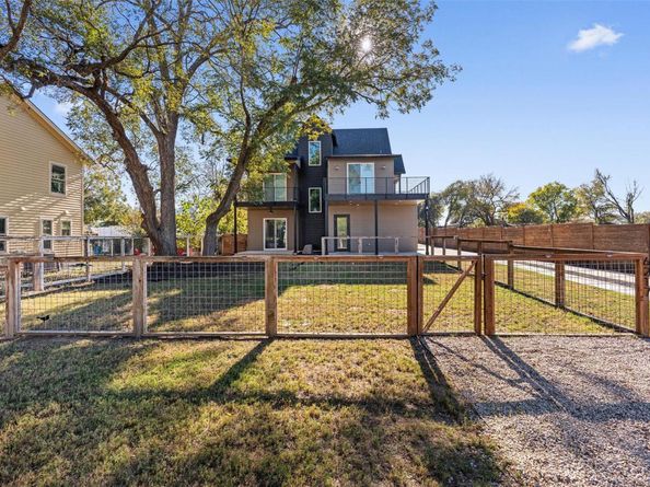 6217 Clovis ST A, Austin TX 78741