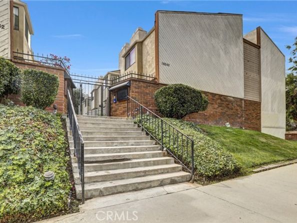 18242 Burbank Boulevard 8, Tarzana (los Angeles) CA 91356