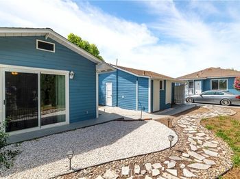 5922 N Vista