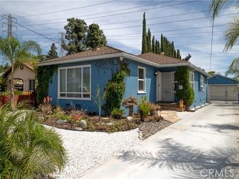 5922 N Vista