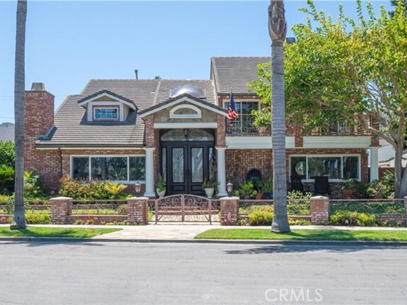 920 11th, Huntington Beach CA 92648