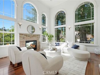 10935 Miramonte