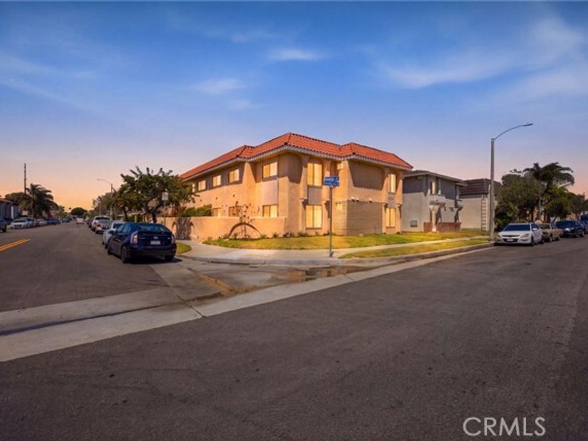 1501 Huntington Street, Huntington Beach CA 92648