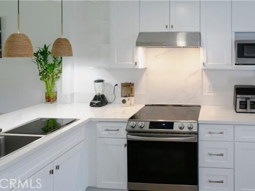 521 S Lyon 11, Santa Ana CA 92701