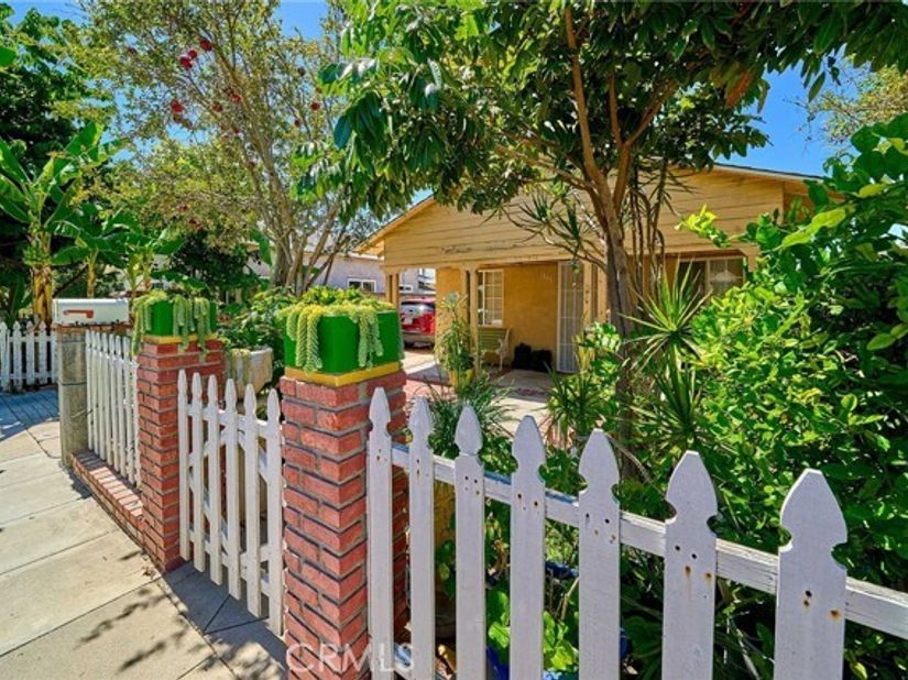 1845 Dawson, Signal Hill CA 90755