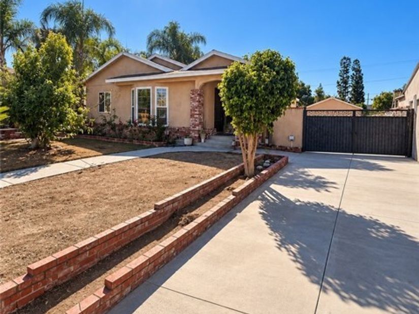 1106 E Charlinda, West Covina CA 91790