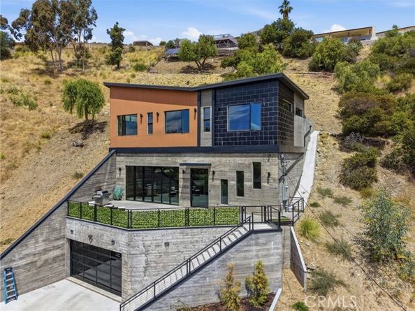 8504 Outland View, Sun Valley (los Angeles) CA 91352