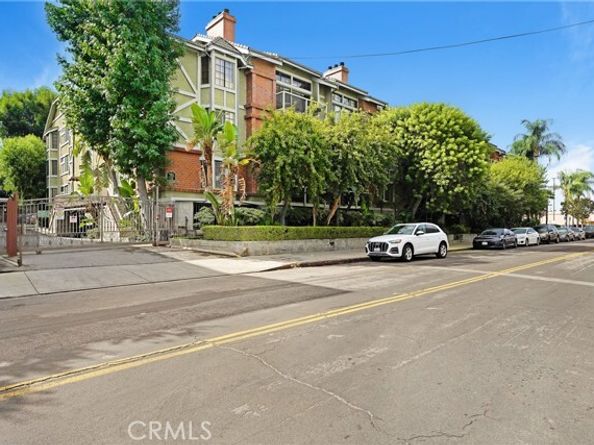 18324 Clark 119, Tarzana (los Angeles) CA 91356