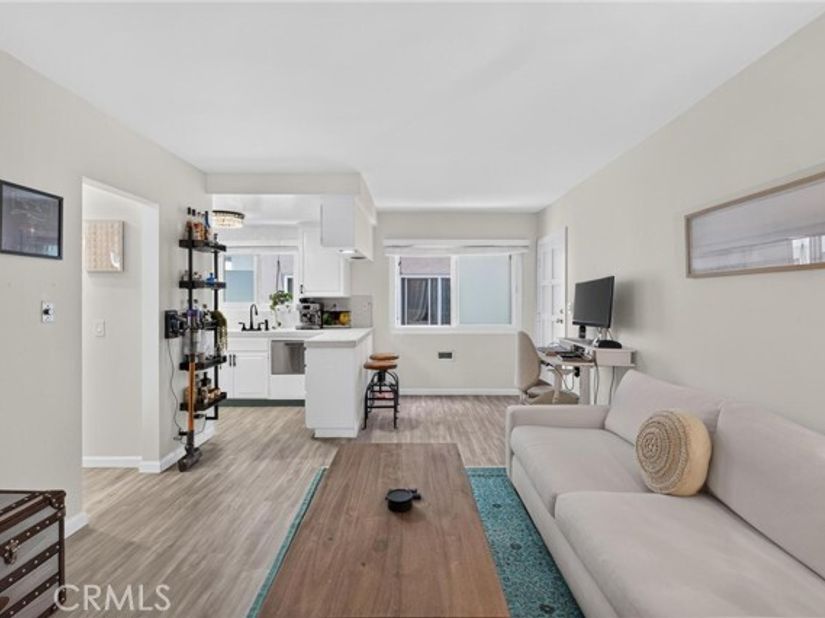8155 Manitoba Street 12, Playa Del Rey (los Angeles) CA 90293