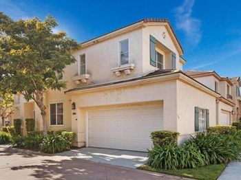 1218 La Vida Ct