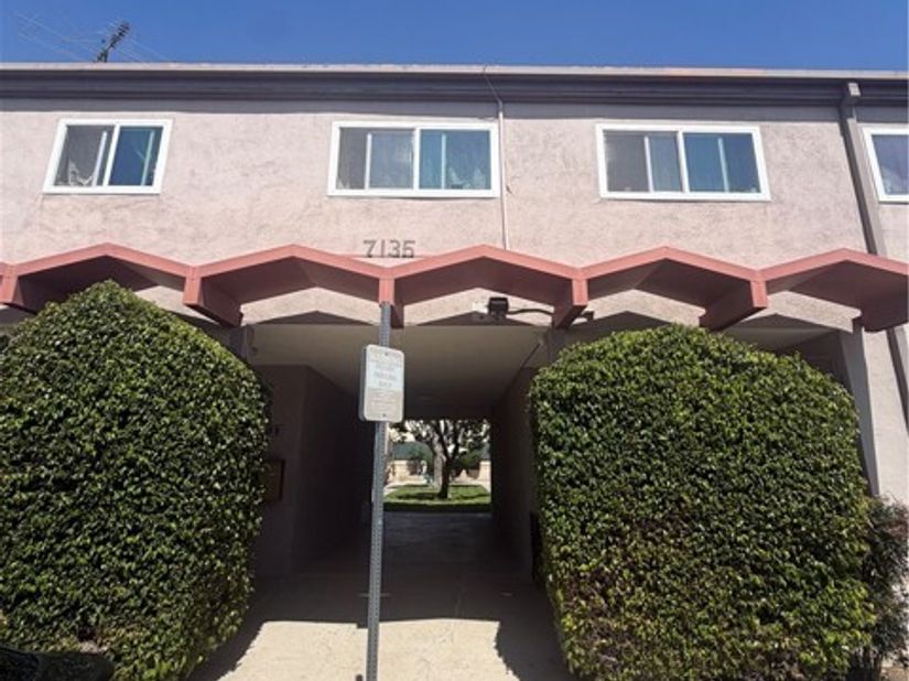7135 Coldwater Canyon 14, North Hollywood (los Angeles) CA 91605
