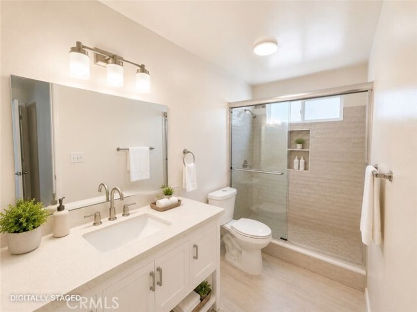 1000 W Macarthur, Santa Ana CA 92707