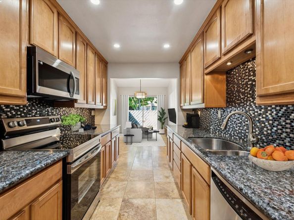 1042 Mangrove Ln, Alameda CA 94502