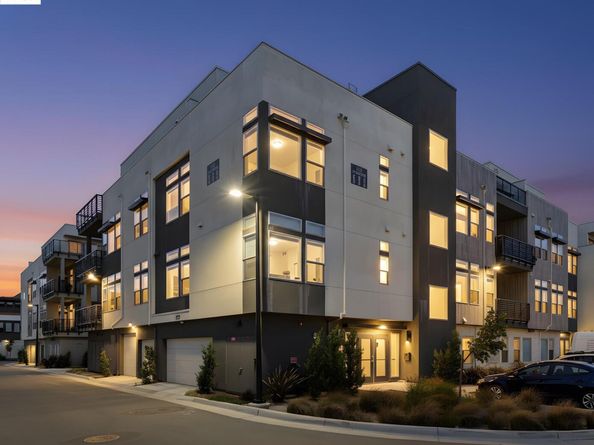 210 Waters Park Cir 304, San Mateo CA 94403