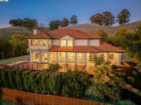 822 Navaronne Wy, Concord CA 94518