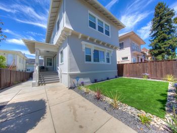 1043 E 18th Street