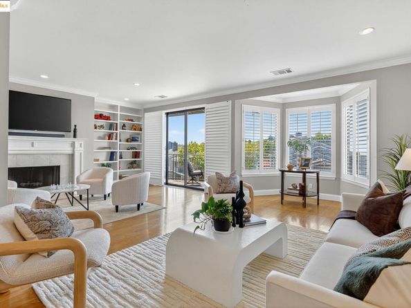 64 Schooner Hl, Oakland CA 94618