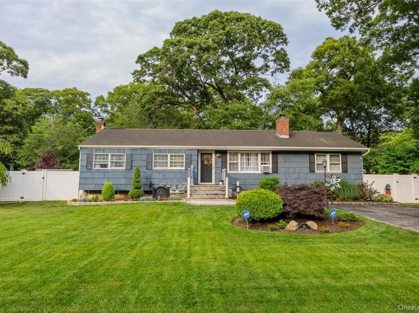 30 Marbeth Circle, Miller Place NY 11764