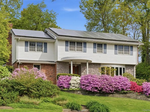 17 Holden Lane, Bayville NY 11709