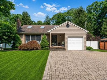 16 Lakecrest Lane