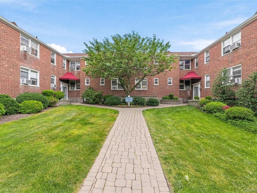 9 Bryant Crescent 1G, White Plains NY 10605