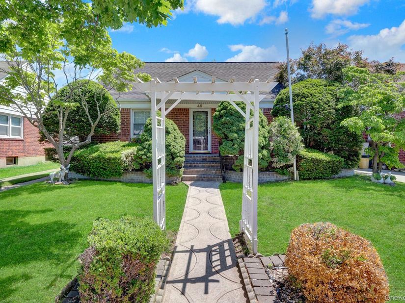 49 McAlester Avenue, Hicksville NY 11801