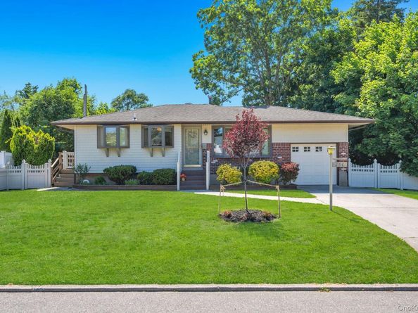 256 W 4th Street, Deer Park NY 11729