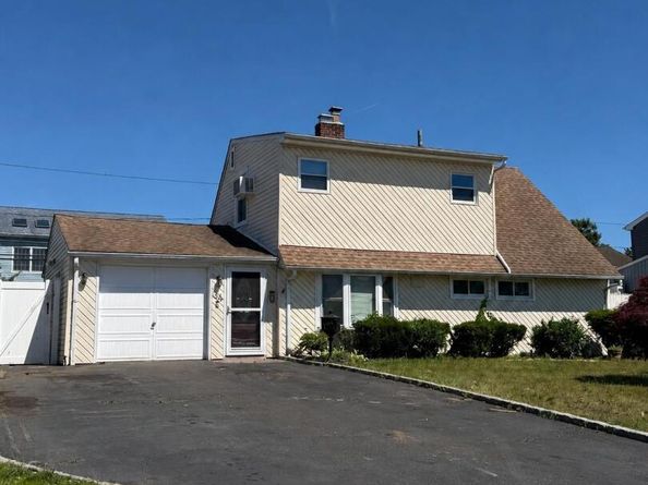 34 Prentice Road, Levittown NY 11756