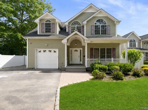 40 Muncey Road, Bay Shore NY 11706