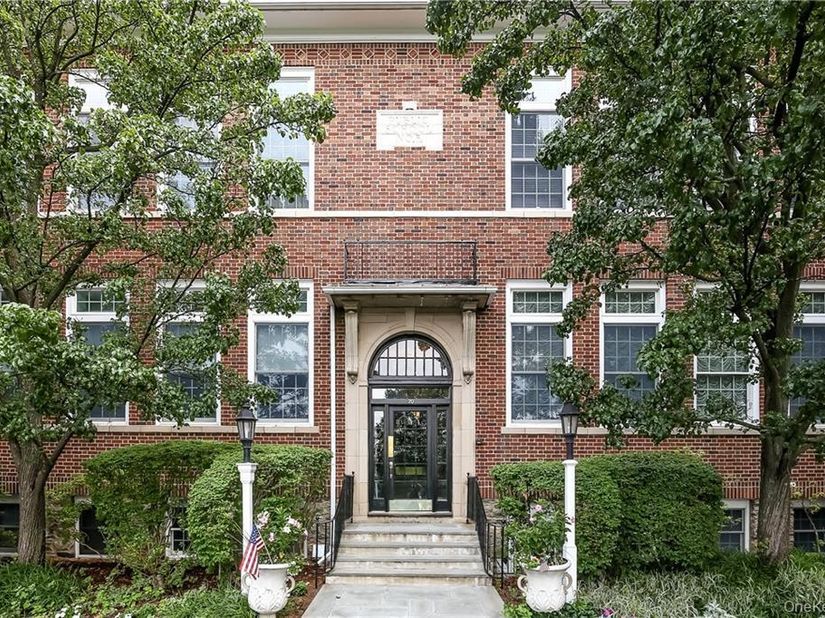 20 Whippoorwill Road E, Armonk NY 10504