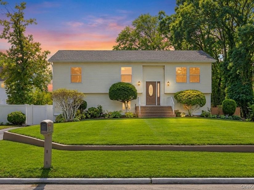 84 Arlington, Wyandanch NY 11798
